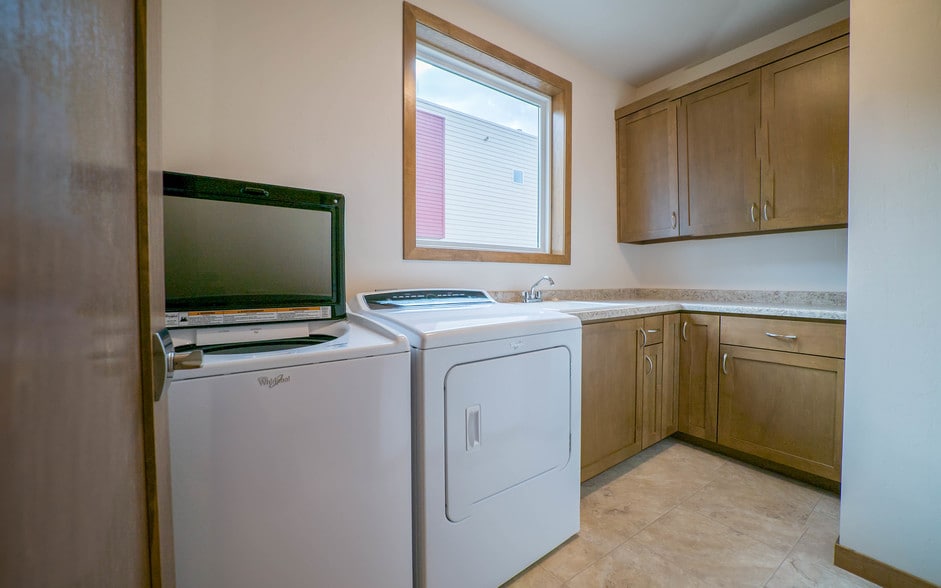 Building Photo - 1141 E Banta Ct