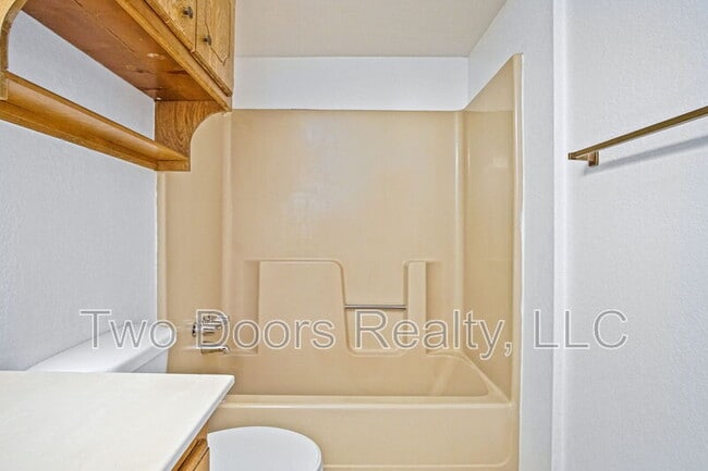 Building Photo - 8910 Oak Valley Dr