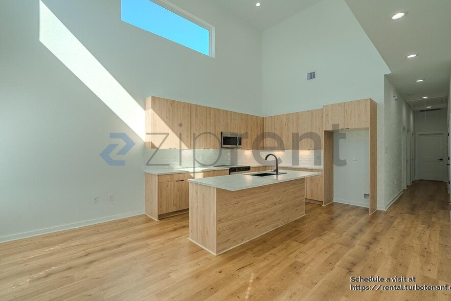 Building Photo - 5029 Van Fleet St