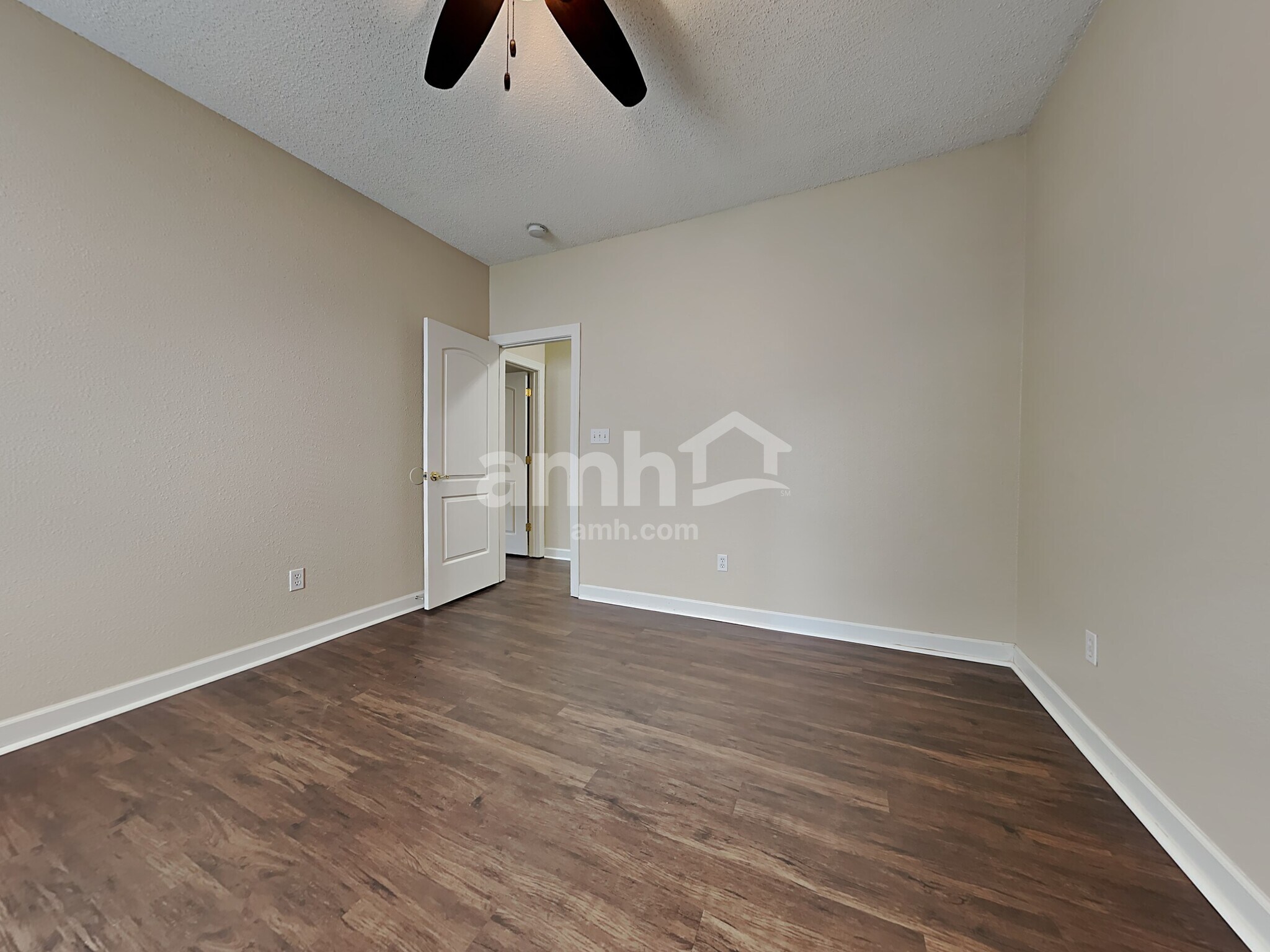 Building Photo - 10884 Roundtree Rd