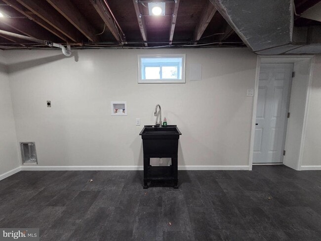 Building Photo - 5019 Leland Dr