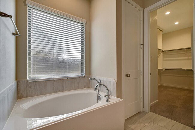 Building Photo - 21131 Melshell Dr