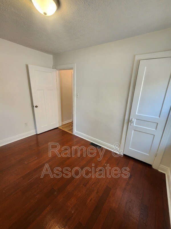 Building Photo - 2112 Ratcliffe Ave