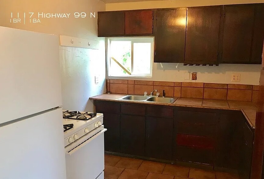 Kitchen - 1117 Hwy 99N