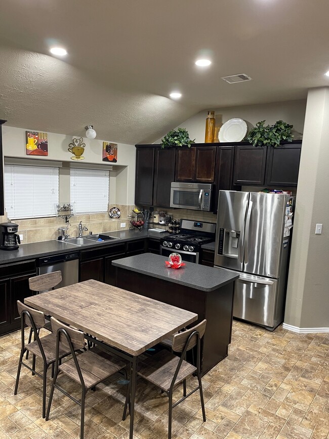 Kitchen & Breakfast Area - 1939 Manor Dr