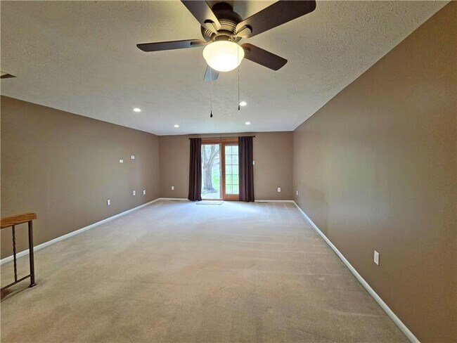 Building Photo - 711 Newton Square Dr