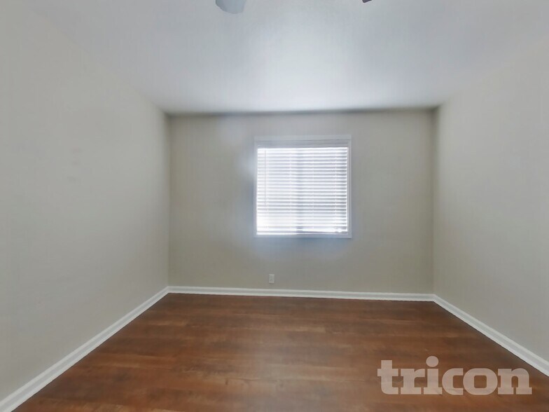 Building Photo - 2316 Viola St