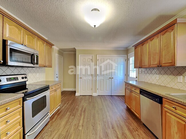 Building Photo - 6217 Highland Brook Dr