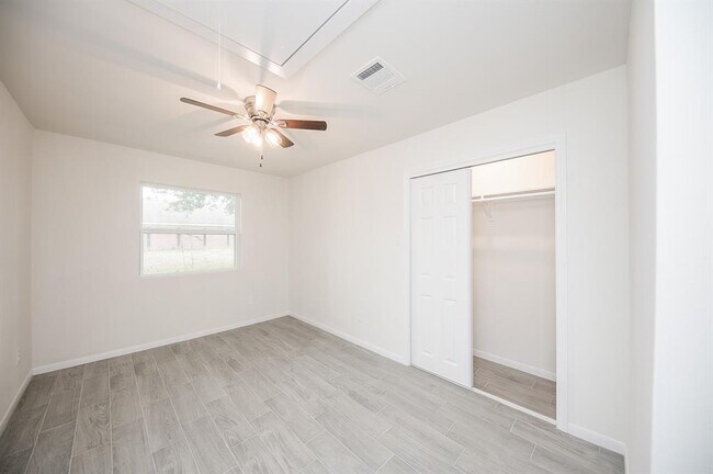 Building Photo - 5040 Mallow St