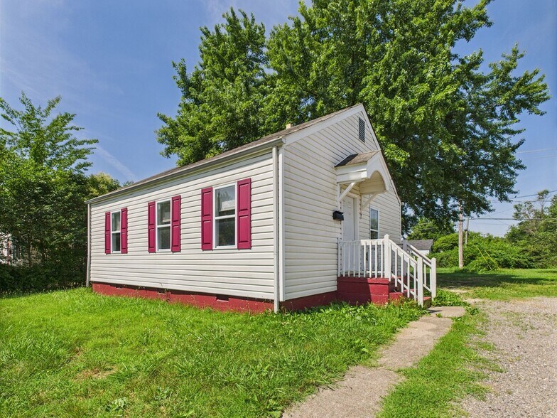 Building Photo - 2420 Gordon Ln