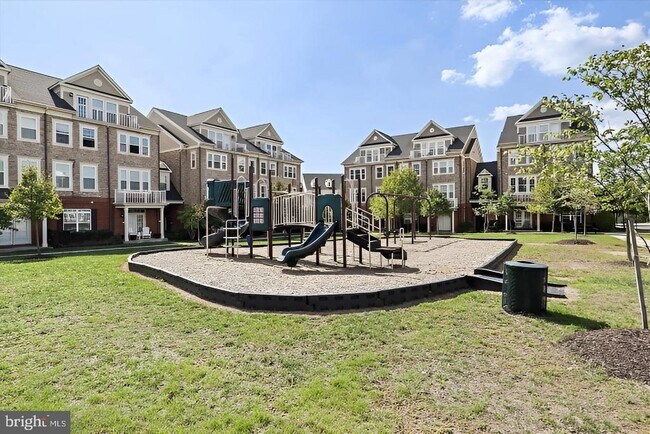 Building Photo - 42581 SUNSET Sq