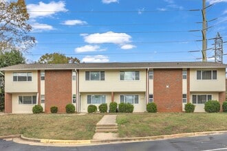 Building Photo - 2/2.5 Walking Distance to NC State