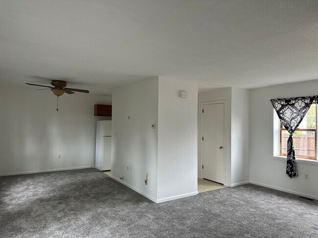 Building Photo - 95 Elm St