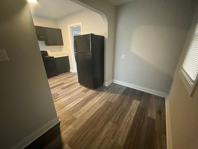 Building Photo - Pet Friendly 2 Bed 1 Bath Single Family Home *Rent Special Going On Now!**