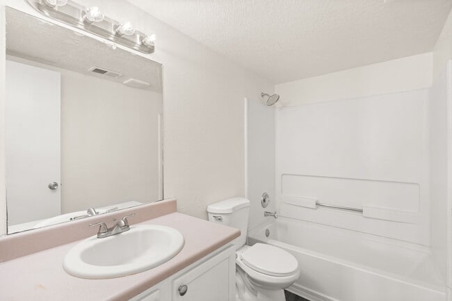 Building Photo - 2943 Quail Pointe Dr NW