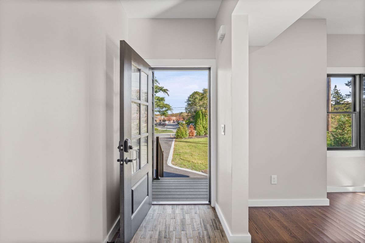 Building Photo - 42 Lamport Ave