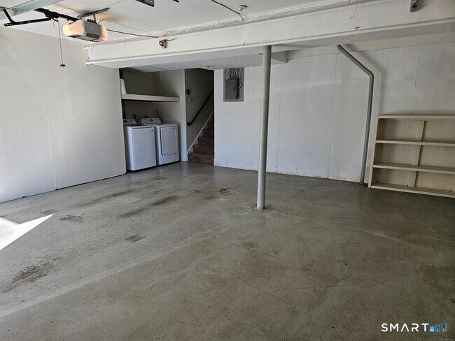 Building Photo - 1401 Farmington Ave