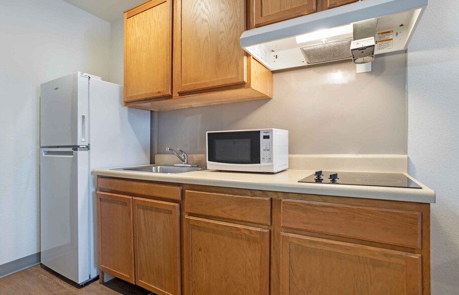 Building Photo - Furnished Studio-Phoenix - Peoria - Sun City