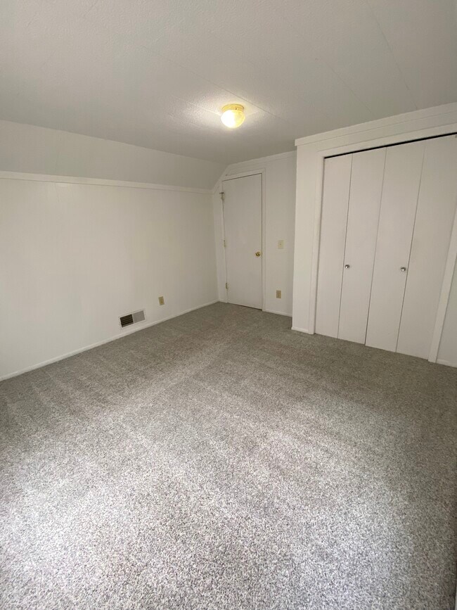 Master Bedroom - 254 Oak St