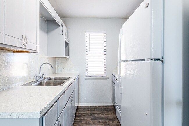 Building Photo - Upgraded & Specious Two Bedroom Must See!!
