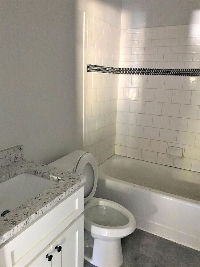 Building Photo - Room for Rent in 3 Bedroom Home at Webster St