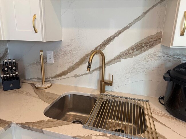 Building Photo - 798 TETBURY Lp