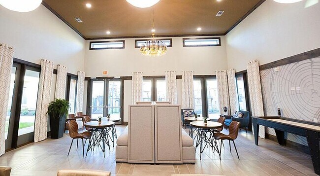 Building Photo - 12500 Shadowglen Trce