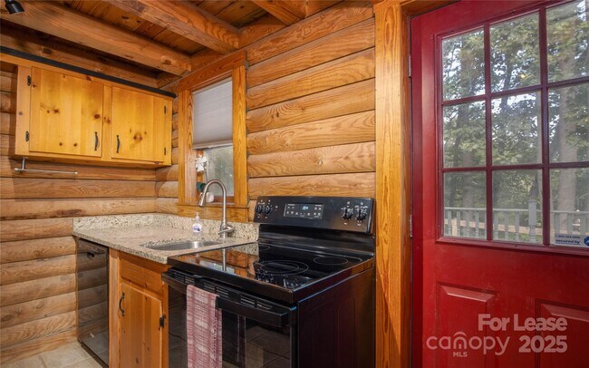 Building Photo - 2038 Toms Creek Rd