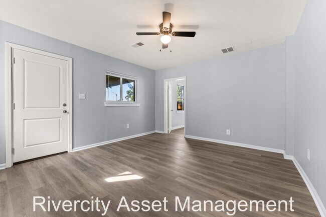 Building Photo - 1622 Elvis Presley Blvd