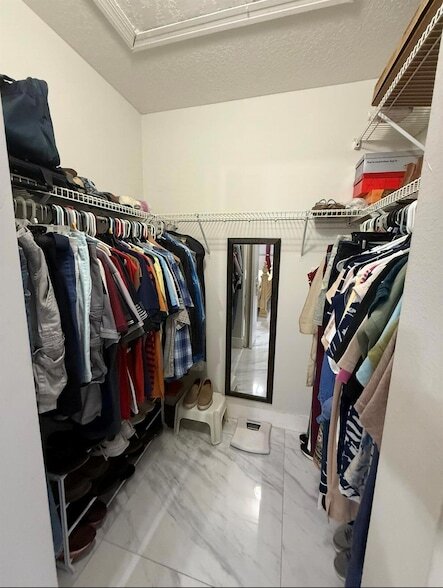 Building Photo - 1082 SW Bellevue Ave