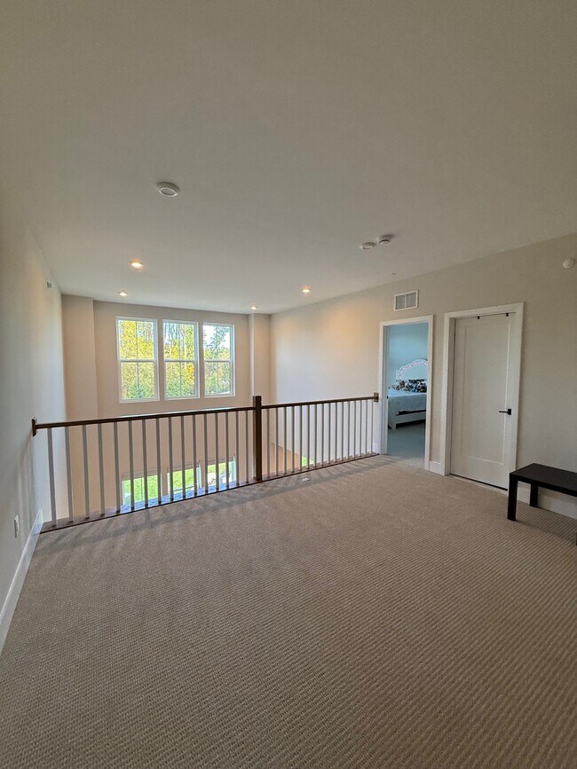 Building Photo - 6202 Vivaldi Rd