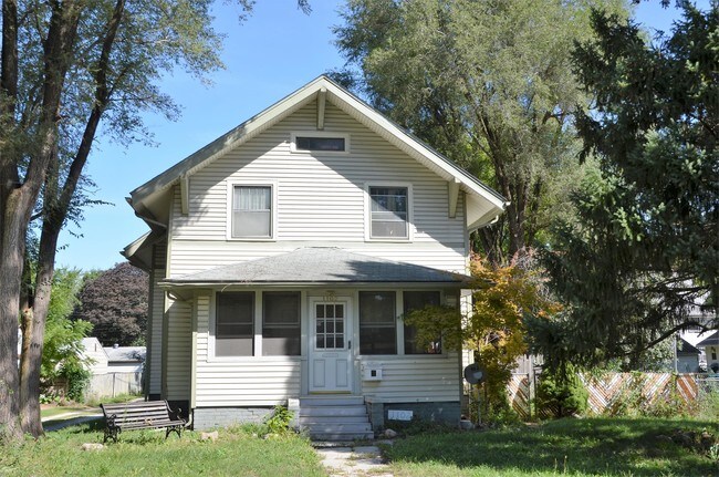 Building Photo - 1102 E Jefferson Ave