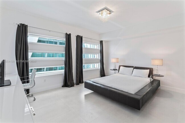 Building Photo - 1040 Biscayne Blvd