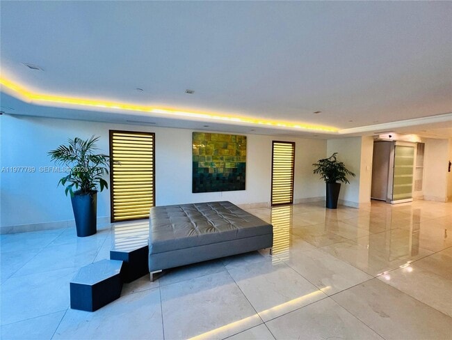 Building Photo - 540 Brickell Key Dr