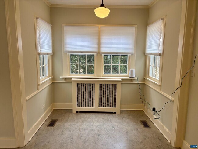 Building Photo - 800 Glendower Rd