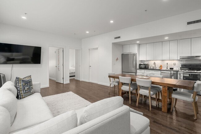 Building Photo - 126 Salem St