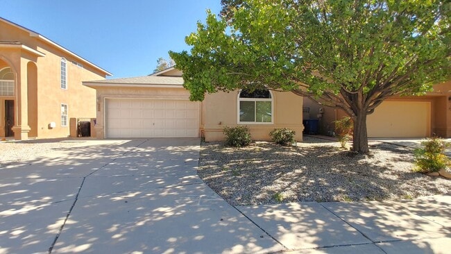 Building Photo - Spacious 3 Bedroom 2 Bathroom Home In The NE!