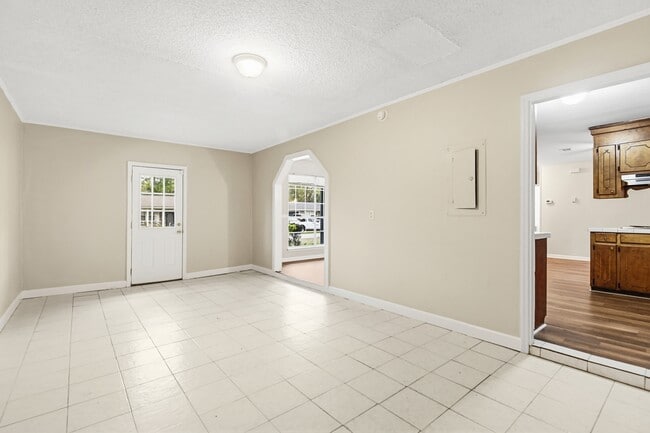 Building Photo - 4461 Jenwood St