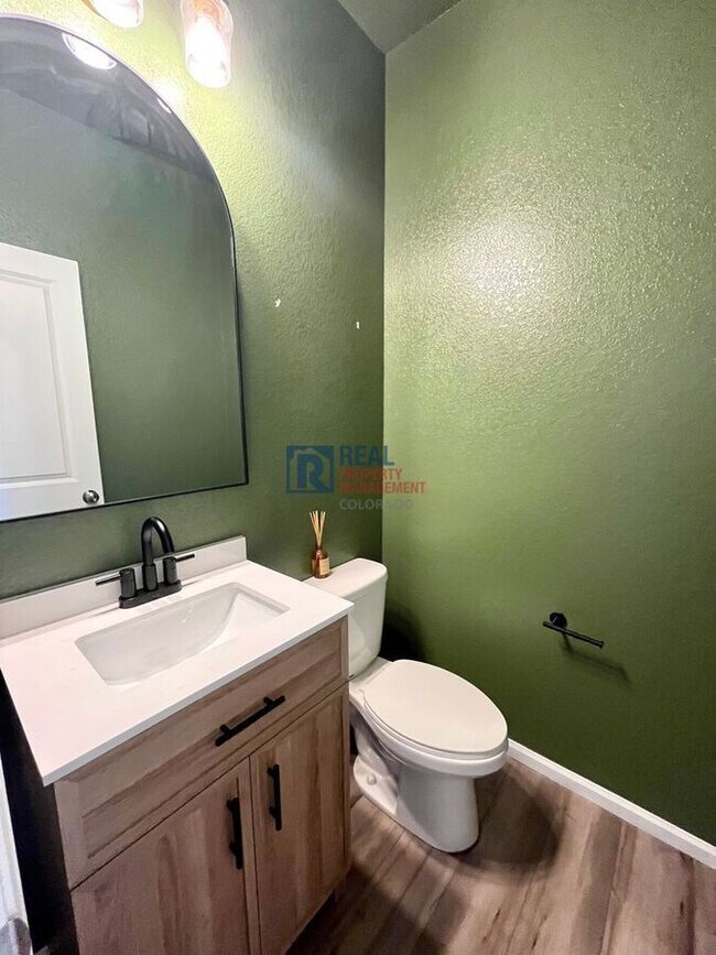 Building Photo - 9254 Henson Pl