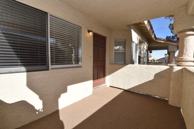 Building Photo - Stunningly remodeled 2-bedroom, 2-bath con...