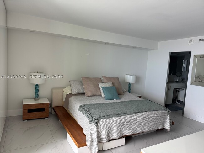 Building Photo - 1111 Crandon Blvd
