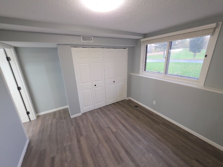 Building Photo - 5336 Russell Ave N