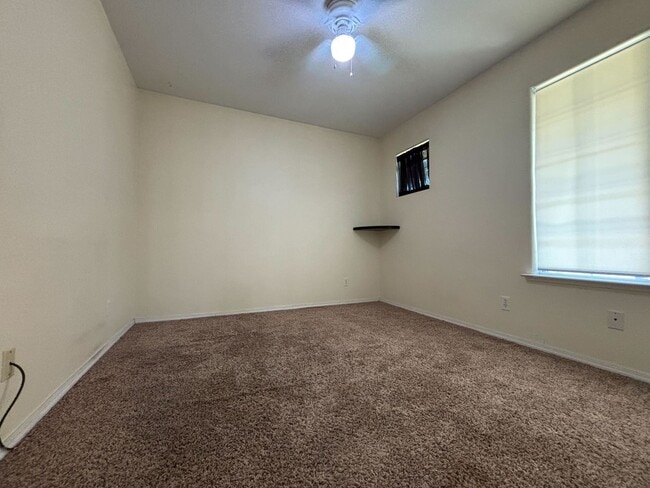 Building Photo - Beautiful 3-Bedroom Home in Sought-After C...