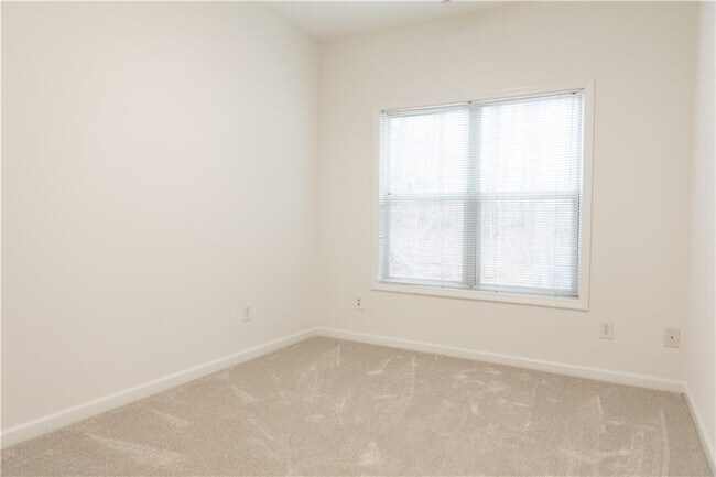 Building Photo - 90 Grove Park Ln