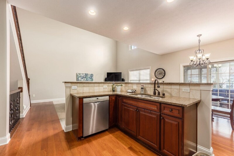Building Photo - 903 Adara Dr