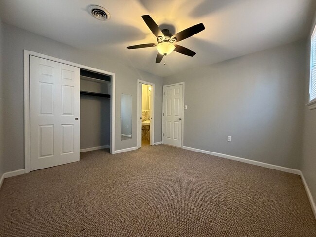 Building Photo - Adorable Rancher