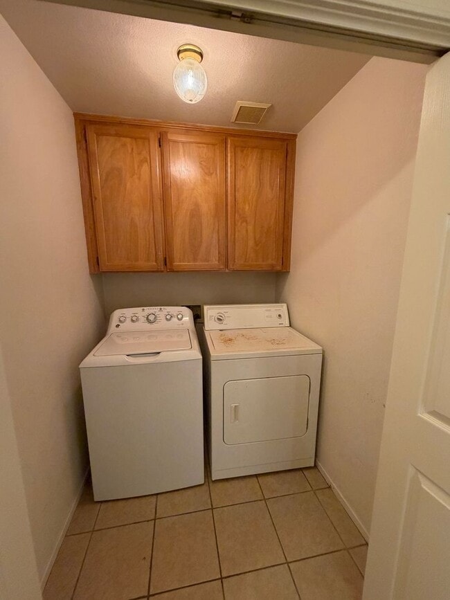 Building Photo - Nice home for rent in Hanford