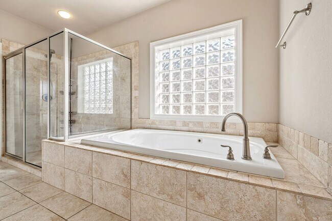 Building Photo - Available for September Move In! Spacious ...