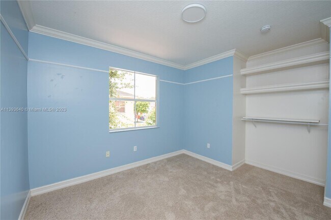 Building Photo - 731 SE 1st St