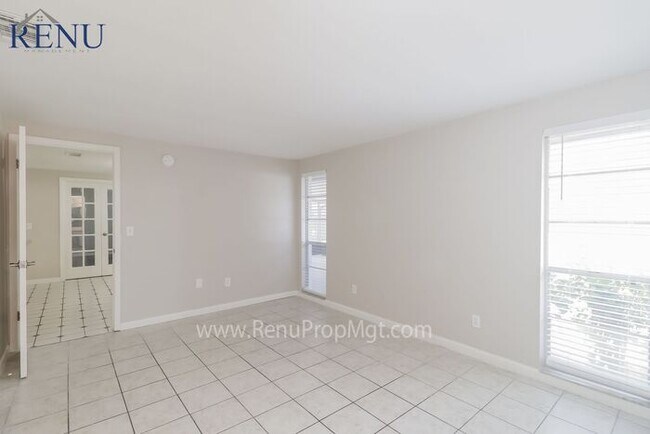 Building Photo - AVAILABLE NOW! $0 APP FEES!